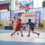 В Губкинском состоялось первенство УрФО по самбо