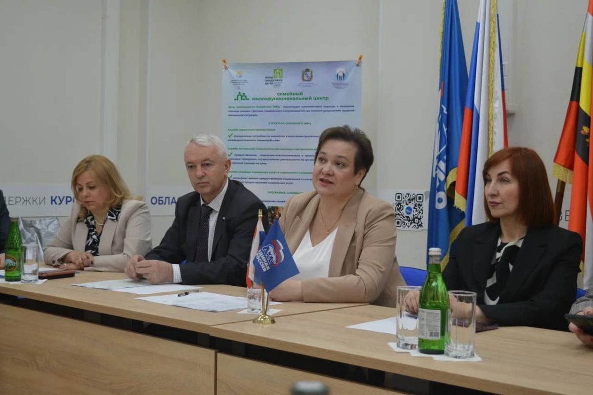 Единороссы обсудили реализацию проекта «Семейный МФЦ»