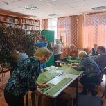 В Красноармейском районе продолжают плести маскировочные сети