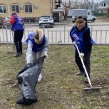 Активисты и сторонники партии вышли на уборку территорий в муниципалитетах региона