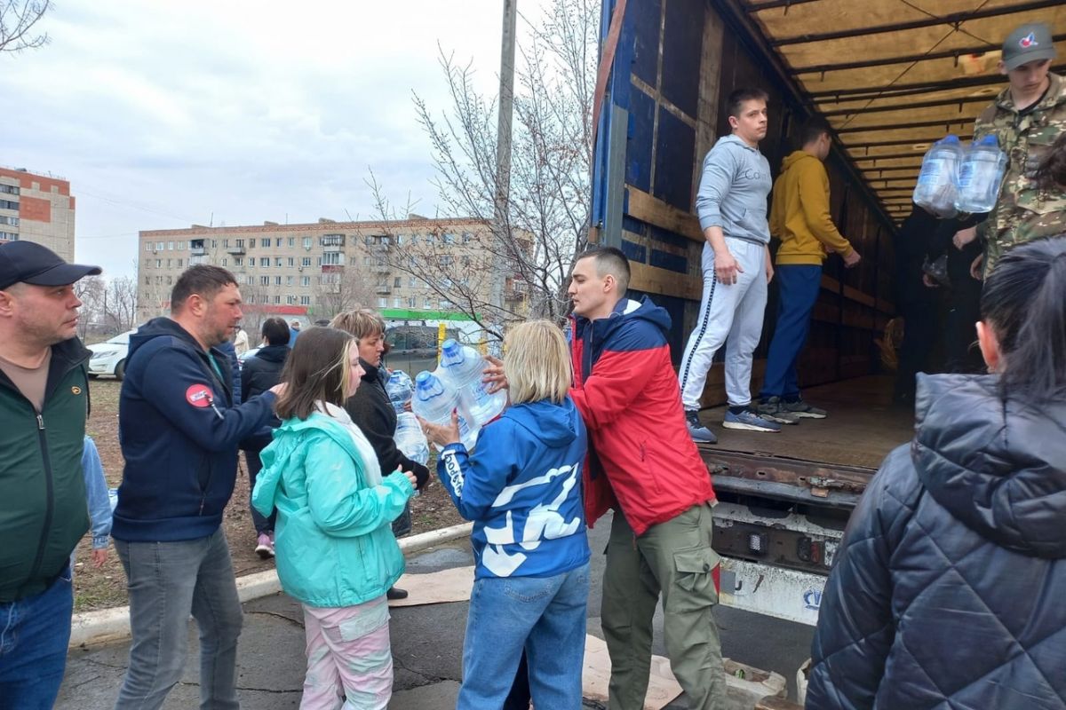 В Орске жителям поступает гуманитарная помощь