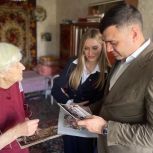 «Единая Россия» поздравила в Ростове труженицу тыла Клавдию Константиновну Мирошникову с юбилеем