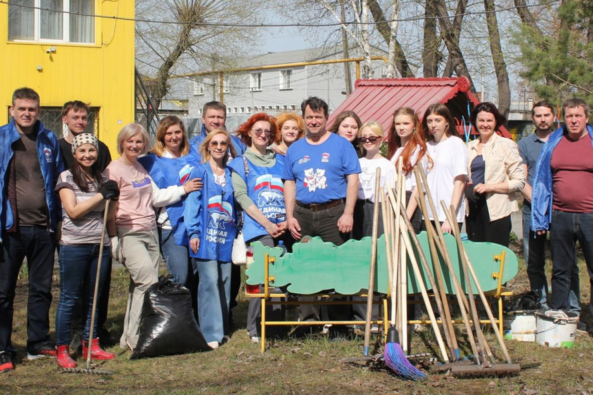 Традиционный субботник в приюте «Возрождение» организовали партийцы  Калининского района