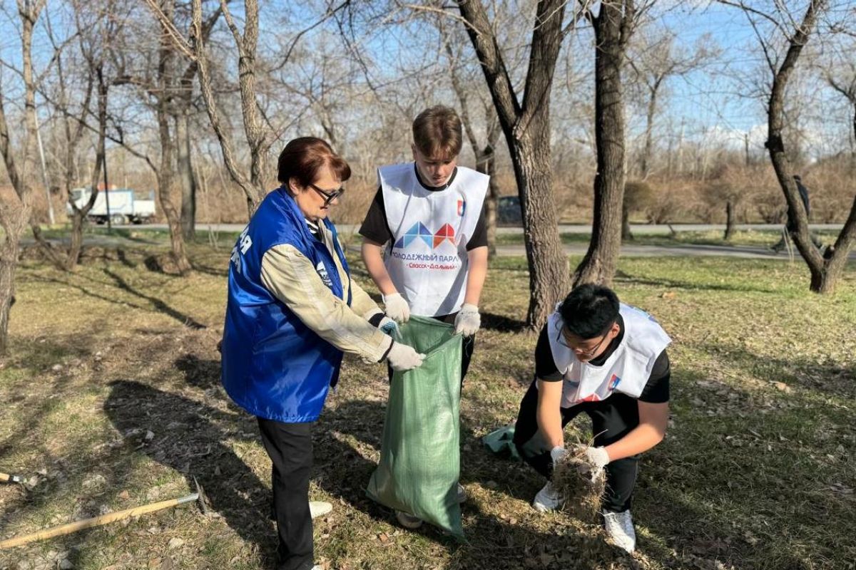 В Спасске-Дальнем состоялся городской субботник | 19.04.2024 | Владивосток  - БезФормата