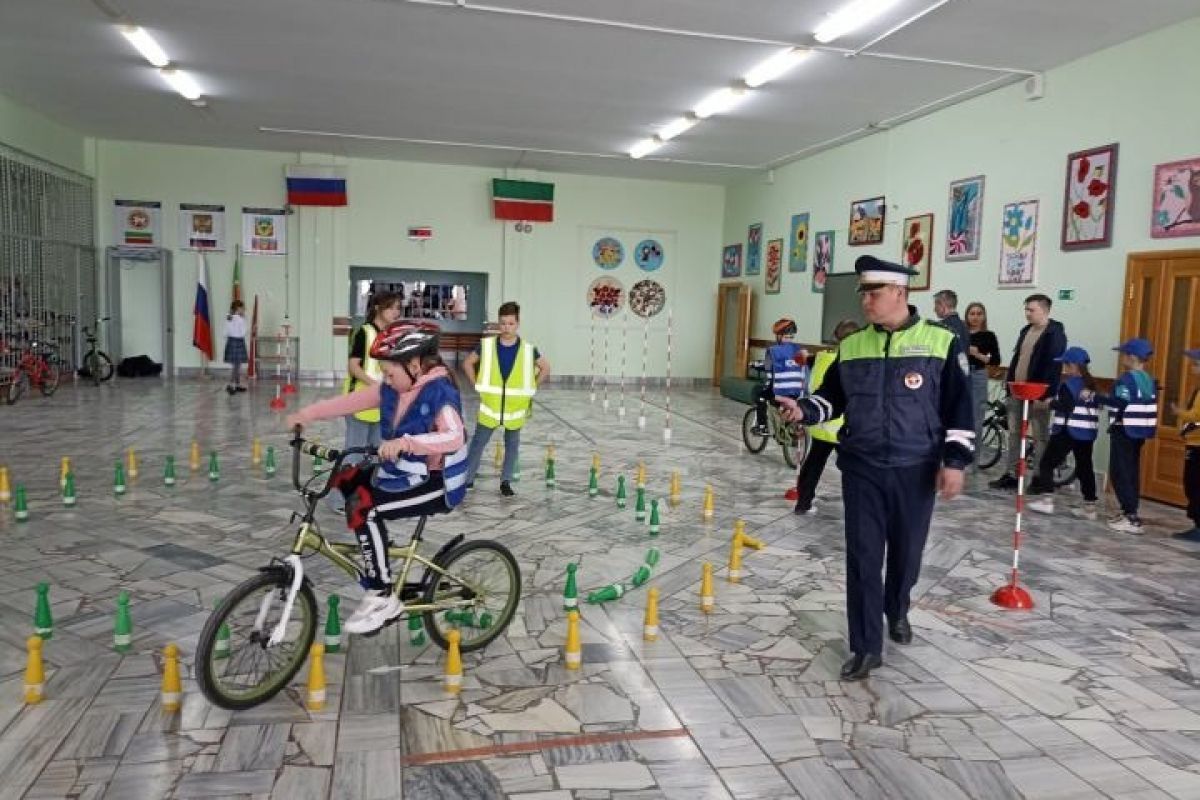 «Единая Россия» провела среди школьников Кукморского района Татарстана конкурс на знание правил дорожного движения