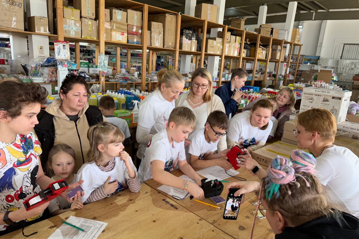 Активисты «Единой России» в Нягани познакомили детей с работой продавца