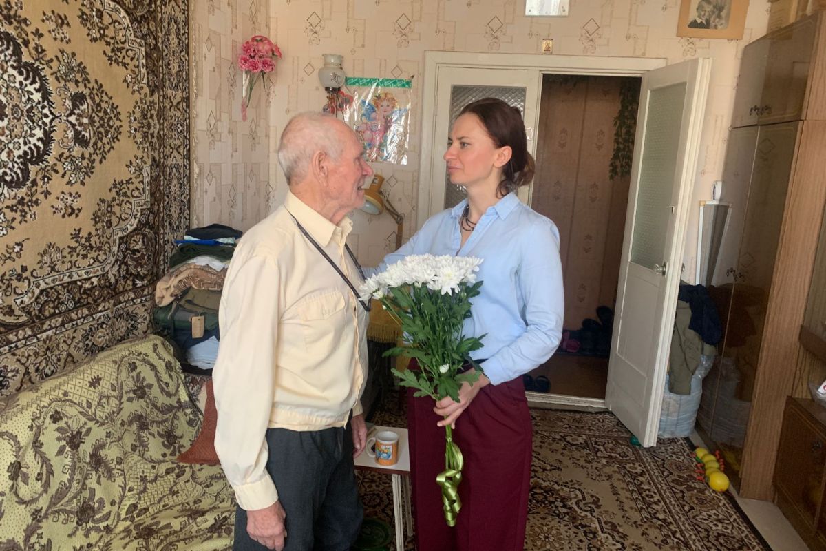 Дарья Герасимова поздравила с днем рождения туляка, пережившего ужас фашистского концлагеря
