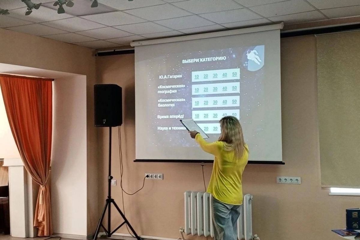 В Петровске Саратовской области «Единая Россия» провела занятие для школьников, посвящённое космонавтике