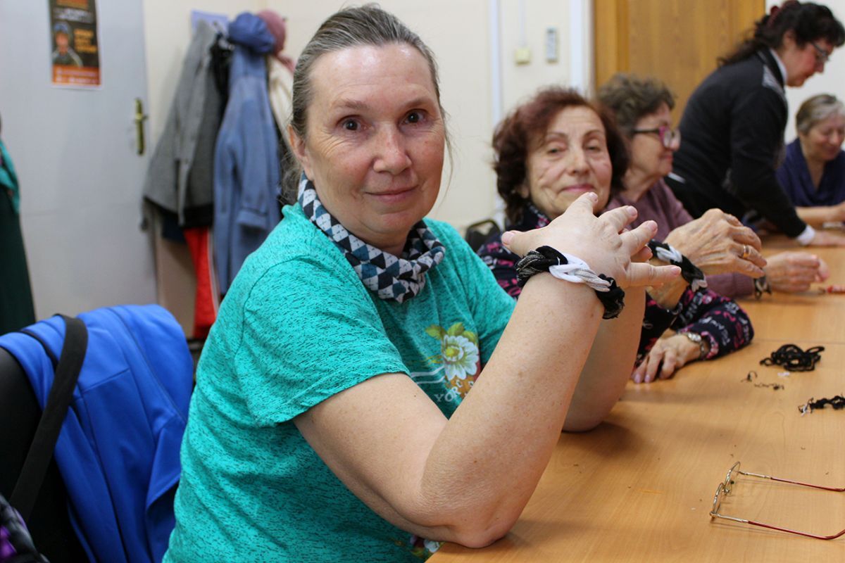 Во Владивостоке «Единая Россия» организовала экологический мастер-класс по изготовлению украшений