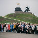 Единороссы организовали экскурсию для старшего поколения по знаменательным местам Станицы Луганской