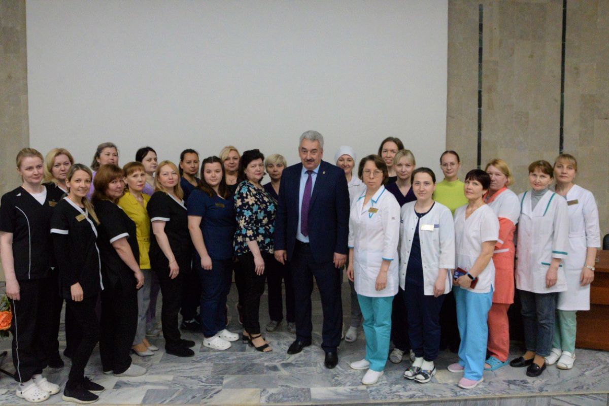 Леонид Черкесов встретился с медиками Республиканской офтальмологической больницы