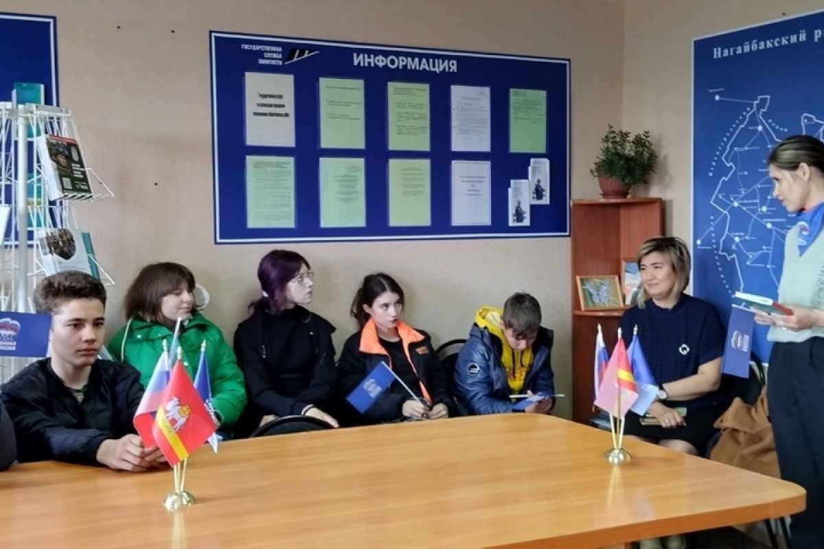 Партийцы Нагайбакского района встретились с воспитанниками Центра помощи детям, оставшимся без попечения родителей
