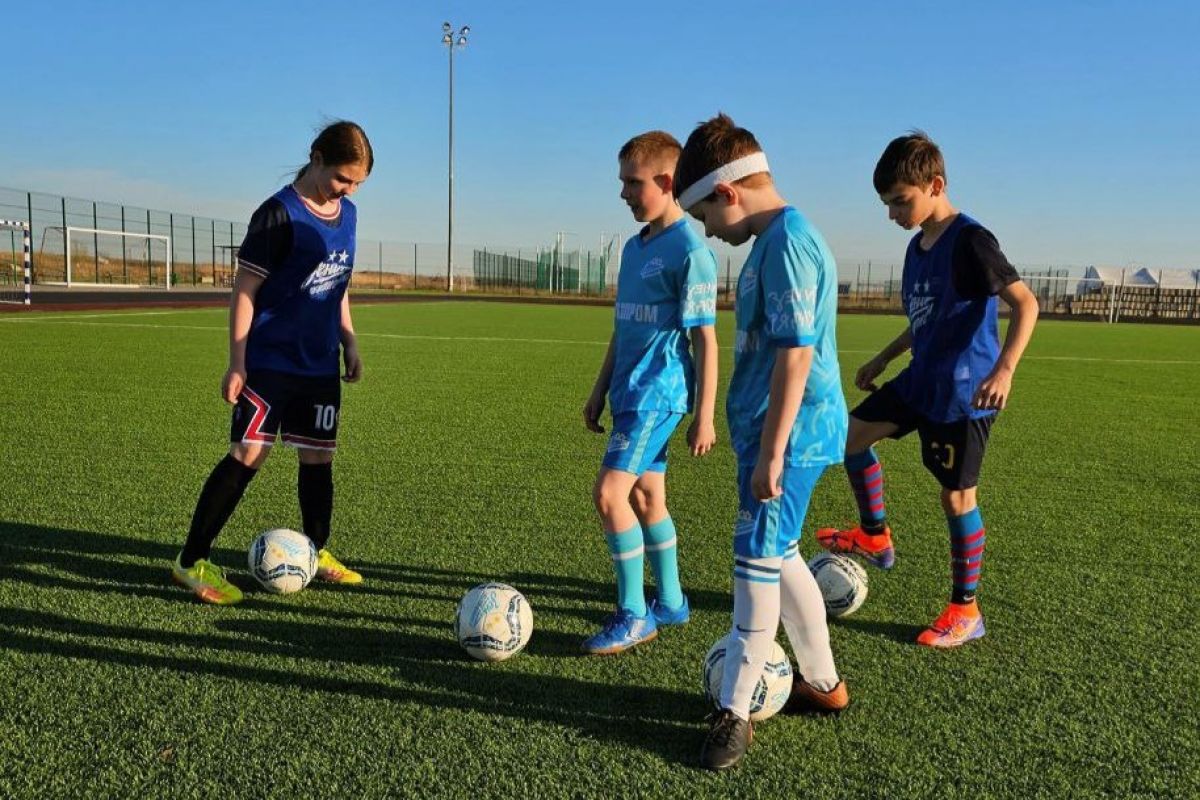 Бесплатные занятия для детей погибших участников СВО: «Единая Россия» достигла соглашений с футбольной школой «Зенит Чемпионика»