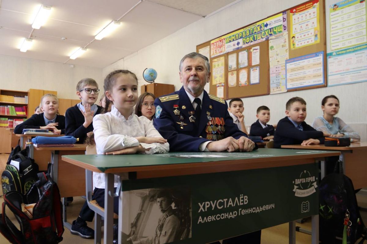 В Дзержинском открыли еще одну «Парту Героя» по партийному проекту «Новая школа»