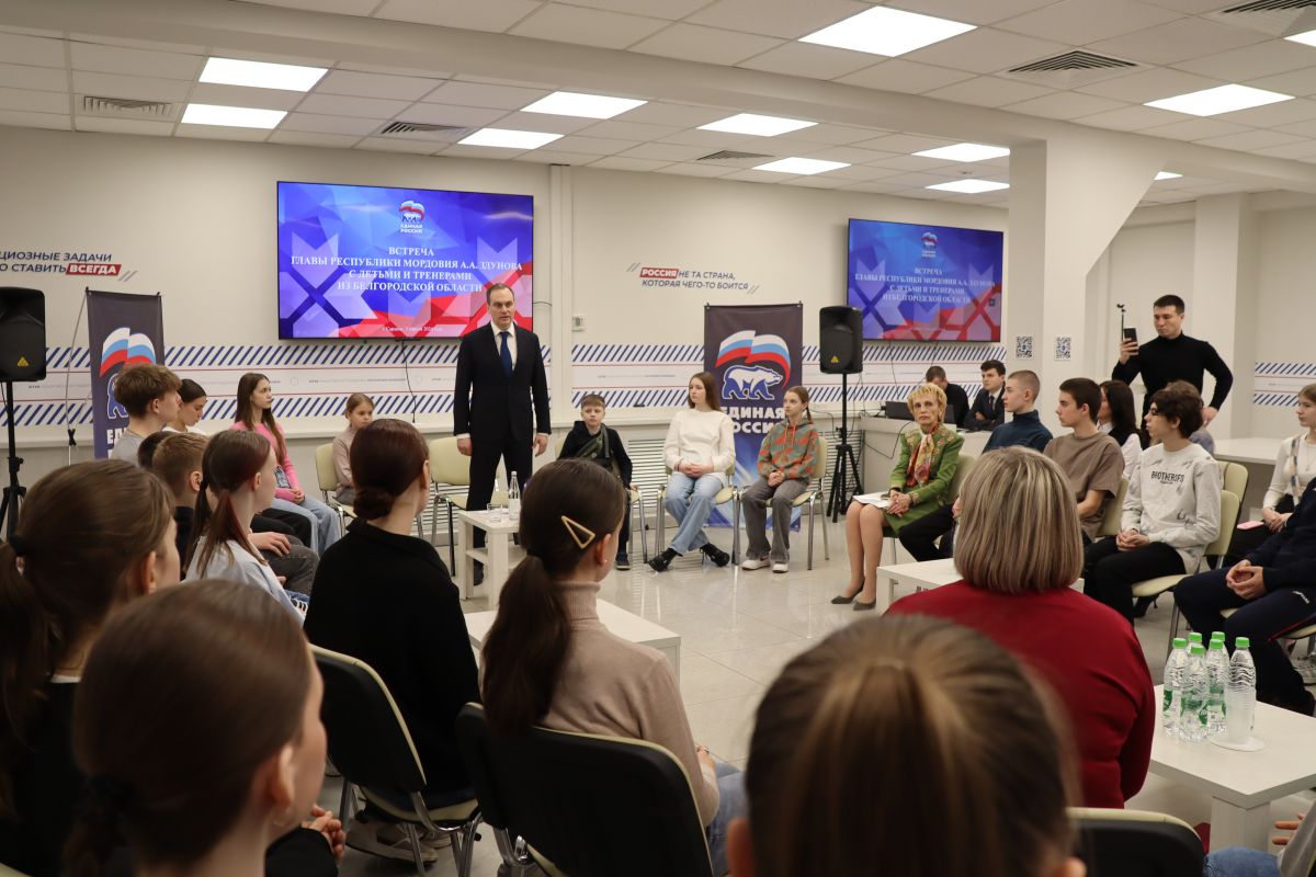 Артём Здунов встретился с детьми и педагогами из Белгородской области