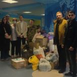 В Санкт-Петербурге «Единая Россия» передала помощь и подарки в детскую городскую больницу №1