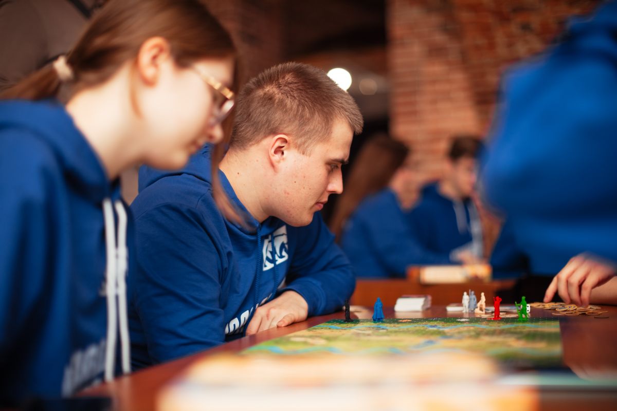Компания «Газстройпром» при поддержке МГЕР и проекта «Единой России» «Детский спорт» провела для молодёжи просветительскую игру «Время открытий»