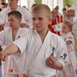 «Единая Россия» передала спортинвентарь в школу Краснодарского края