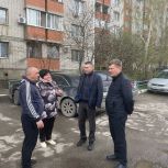 Роман Грибов поможет жителям с ремонтом детской площадки