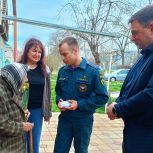 «Единая Россия» вручает ветеранам Великой Отечественной войны пожарные извещатели