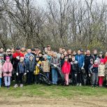 «Единая Россия» приняла участие в субботнике в Аксайском районе
