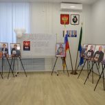 В Комсомольске-на-Амуре Хабаровского края при поддержке «Единой России» открылась выставка «Отец Героя»