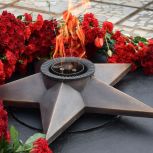 При поддержке «Единой России» и «Газпрома» Вечный огонь зажгли в деревне Ершово Псковской области