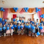 Партийный мишка посетил детский сад