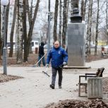 В Череповце из сквера Гоголя вывезли больше 200 мешков мусора