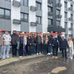 Сторонники партии «Единой России» провели профориентационную экскурсию на стройплощадку для сормовских школьников