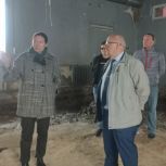 «Работы идут»: единороссы проверили ход капитального ремонта здания КДК «Центральный»