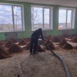 Партийцы следят за капремонтом в Пролетарской школе