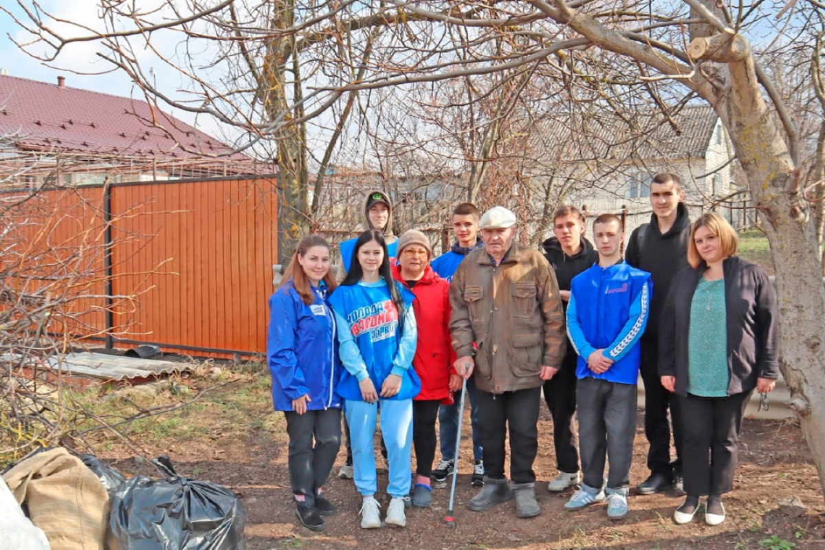 Активисты «Молодой Гвардии Единой России» Белгородской области оказывают поддержку одиноким пенсионерам