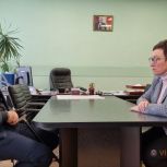Ирина Колесникова поздравила бойца из Саратова с медалью за храбрость