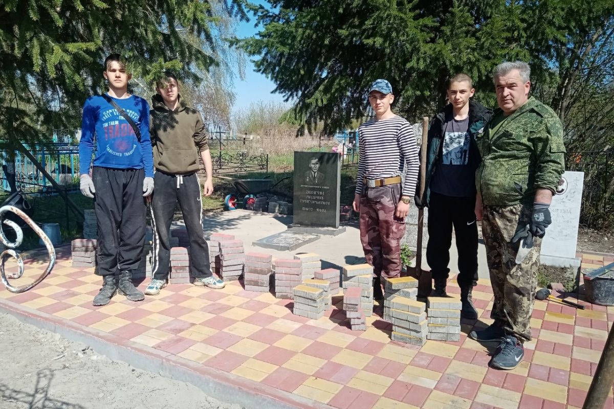 Первичка «Единой России» шефствует над памятными местами