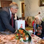 Депутаты от «Единой России» вручили фронтовикам удостоверения «Почетный гражданин города Омска»