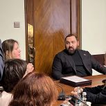 Депутат Султан Хамзаев провел встречу с мамами и женами участников СВО