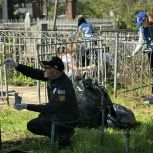 «Единая Россия» в Краснодаре навела порядок на воинских мемориалах на Всесвятском кладбище