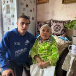 В Нижнекамске молодогвардейцы поздравили блокадницу с наступающим Днем Победы