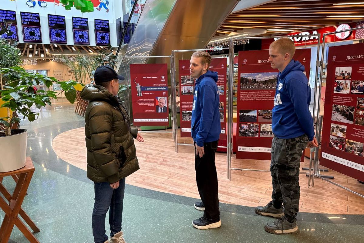 В Петропавловске-Камчатском «Единая Россия» открыла фотовыставку о «Диктанте Победы»
