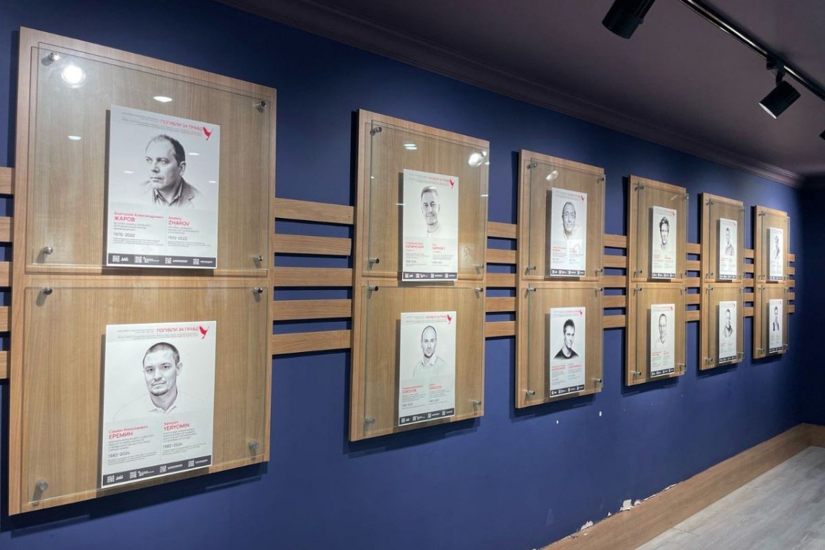 Минет жұту Пойызда мас күйінде порно