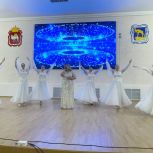 Миасские единороссы подготовили торжественное мероприятие, где поздравили представителей администрации города