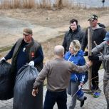 В Троицке на набережной Уйского собора прошел общегородской субботник