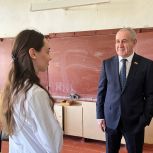 «Медицинская помощь смолянам нужна сейчас, и мы её оказываем». Сергей Неверов пообщался с пациентами Автопоезда «Здоровье Смоленщины»