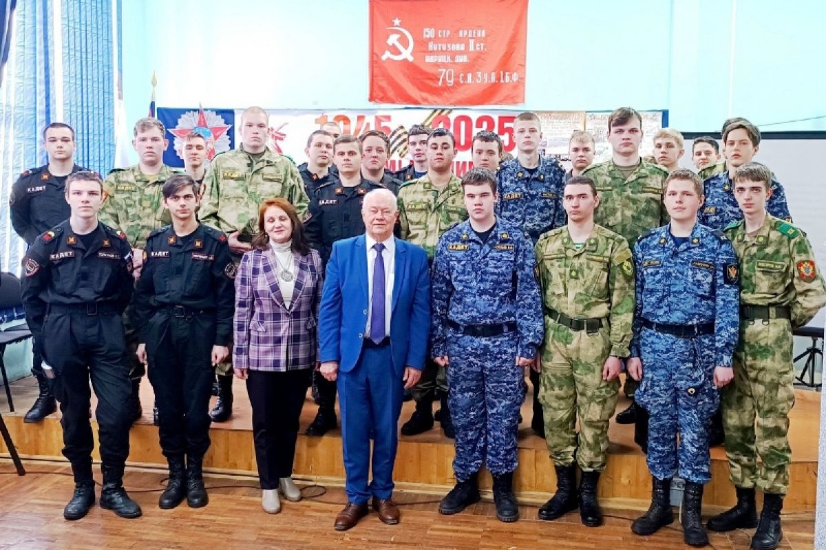 Александр Иванов встретился со студентами Калужского многопрофильного кадетского техникума имени А. Т. Карпова
