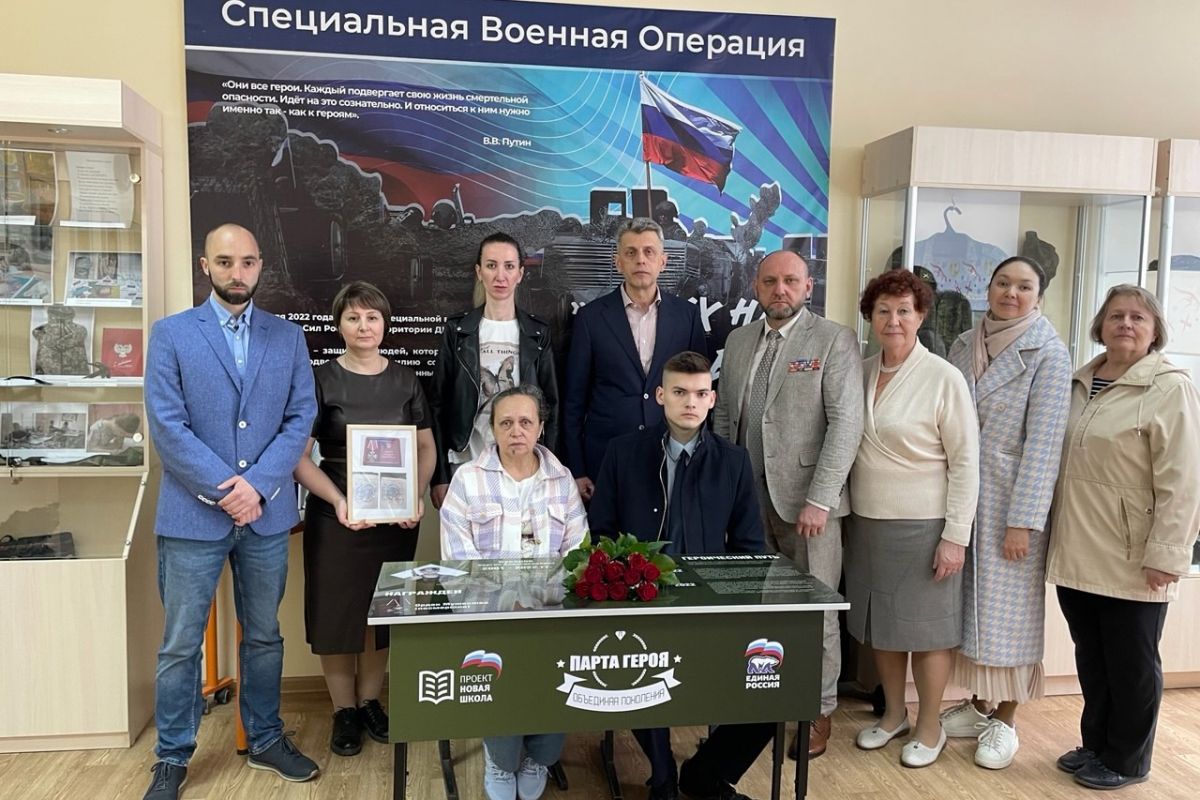 «Единая Россия» открыла в Нижнем Новгороде Парту Героя в память об участнике СВО