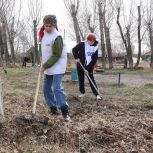 «Молодая Гвардия Единой России»  Верхнеуральска приняла участие в субботнике, направленном на благоустройство города