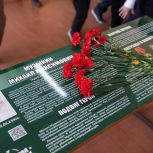 В школе села Матвеевка торжественно открыли «Парту Героя»
