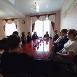 Партия «Единая Россия» приняла участие в встрече «Как работает власть», которая прошла в Каслинском районе