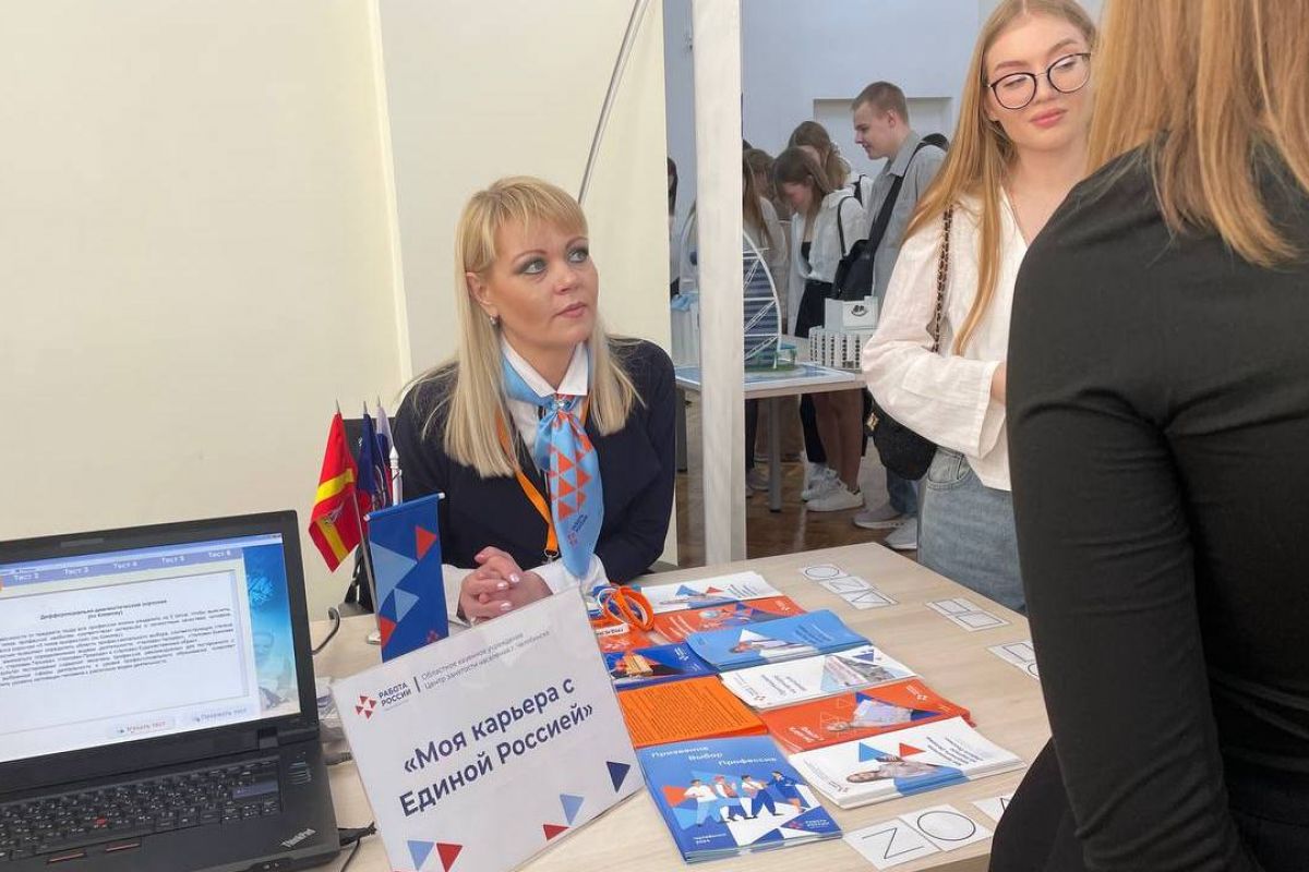 Партийный проект «Моя карьера с Единой Россией» заинтересовал студентов на форуме «Молодой специалист — строитель будущего»